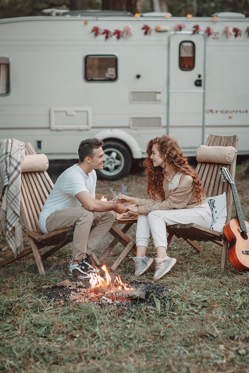 couple, camping, trailer